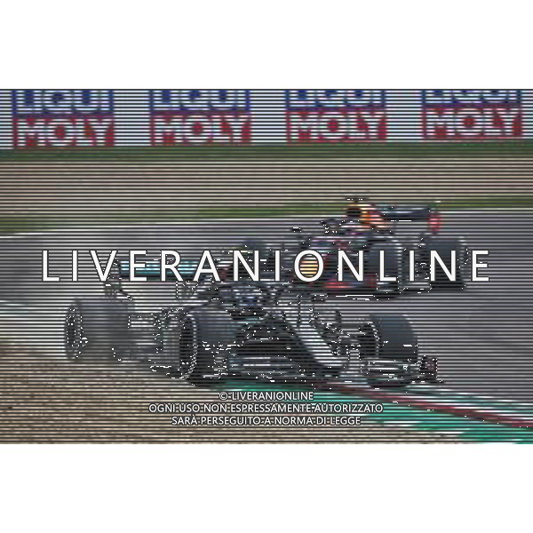 Valtteri Bottas (FIN) Mercedes AMG F1 W11 runs wide ahead of Max Verstappen (NLD) Red Bull Racing RB16. 01.11.2020. Formula 1 World Championship, Rd 13, Emilia Romagna Grand Prix, Imola, Italy, Race Day. - www.xpbimages.com, EMail: requests@xpbimages.com © Copyright: Charniaux / XPB Images/AGENZIA ALDO LIVERANI SAS - ITALY ONLY EDITORIAL USE ONLY