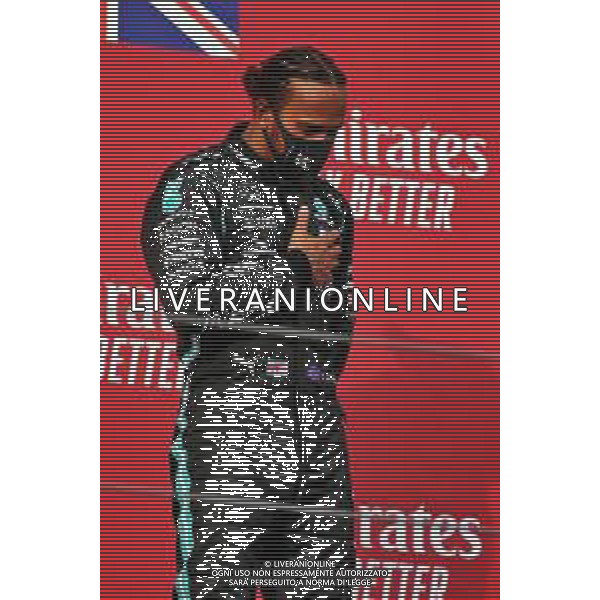 Race winner Lewis Hamilton (GBR) Mercedes AMG F1 celebrates on the podium. 01.11.2020. Formula 1 World Championship, Rd 13, Emilia Romagna Grand Prix, Imola, Italy, Race Day. - www.xpbimages.com, EMail: requests@xpbimages.com © Copyright: Moy / XPB Images/AGENZIA ALDO LIVERANI SAS - ITALY ONLY EDITORIAL USE ONLY