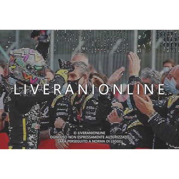Daniel Ricciardo (AUS) Renault F1 Team celebrates his third position with the team in parc ferme. 01.11.2020. Formula 1 World Championship, Rd 13, Emilia Romagna Grand Prix, Imola, Italy, Race Day. - www.xpbimages.com, EMail: requests@xpbimages.com © Copyright: Moy / XPB Images/AGENZIA ALDO LIVERANI SAS - ITALY ONLY EDITORIAL USE ONLY