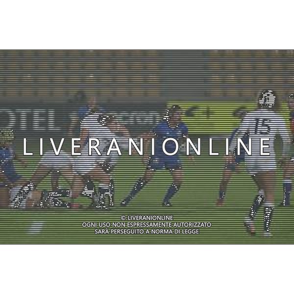 Women 2020 - Italy vs England - Rugby Six Nations match, 01 November 2020 Sergio Lanfranchi stadium, parma, Italy Photo showing: Claudia Macdonald (England) passes the ball @LM/Massimiliano Carnabuci AG ALDO LIVERANI SAS