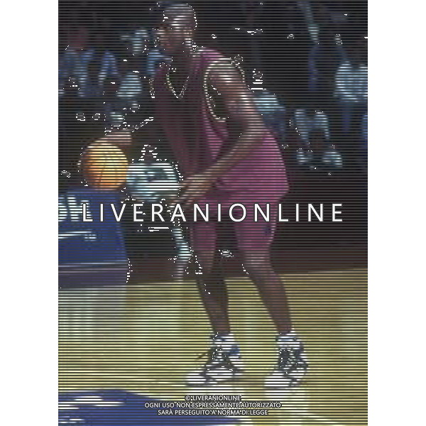 SHAQUILLE O\'NEAL CESTISTA STATUNITENSE - BASKET RETROSPETTIVA NELLA FOTO DURANTE UNA ESIBIZIONE AL FORUM DI MILANO NEL 1993 ©ARCHIVIO AGENZIA ALDO LIVERANI SAS