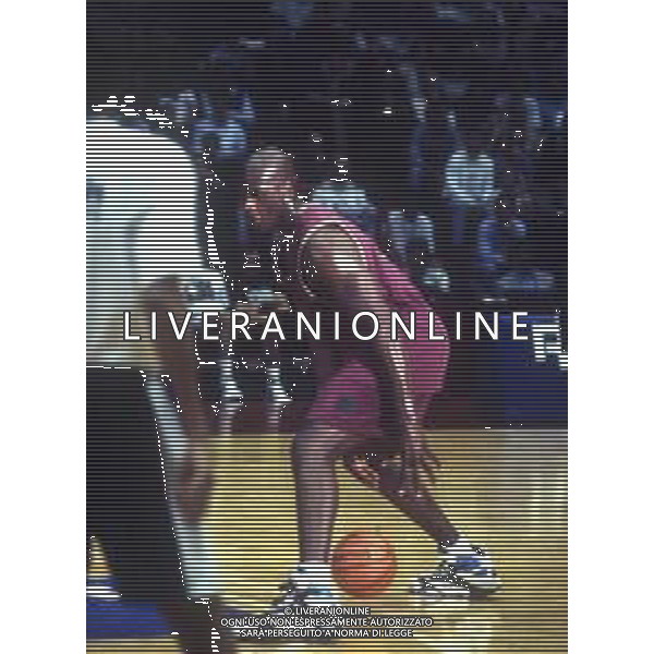 SHAQUILLE O\'NEAL CESTISTA STATUNITENSE - BASKET RETROSPETTIVA NELLA FOTO DURANTE UNA ESIBIZIONE AL FORUM DI MILANO NEL 1993 ©ARCHIVIO AGENZIA ALDO LIVERANI SAS