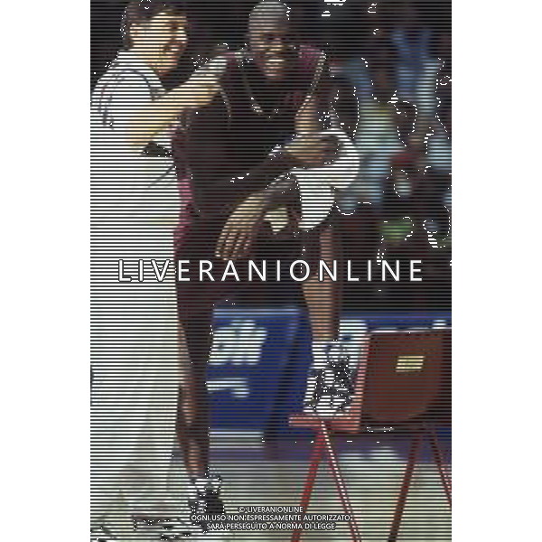 SHAQUILLE O\'NEAL CESTISTA STATUNITENSE - BASKET RETROSPETTIVA NELLA FOTO DURANTE UNA ESIBIZIONE AL FORUM DI MILANO NEL 1993 CON IL SUO ALLENATORE Lawrence Donald \'Don\' Casey ©ARCHIVIO AGENZIA ALDO LIVERANI SAS