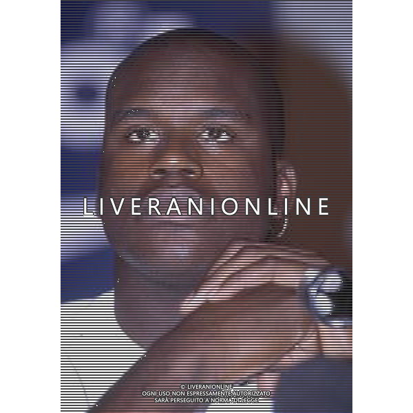 SHAQUILLE O\'NEAL CESTISTA STATUNITENSE - BASKET RETROSPETTIVA NELLA FOTO IN CONFERENZA STAMPA PRIMA DELLA SUA ESIBIZIONE AL FORUM DI MILANO NEL 1993 ©ARCHIVIO AGENZIA ALDO LIVERANI SAS