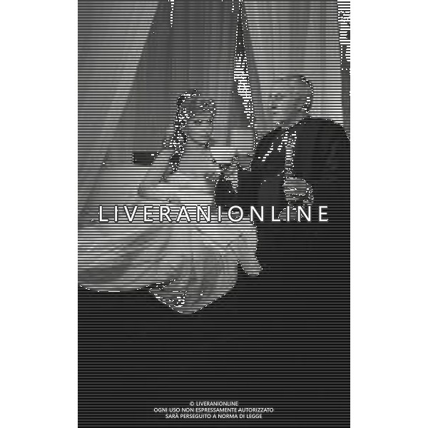 RETROSPETTIVA GINA LOLLOBRIGIDA ATTRICE NELLA FOTO GINA LOLLOBRIGIDA CON ADOLFO CELI NEL FILM“ LE PIACEVOLI NOTTI“ NELL\'ANNO 1966 AG ALDO LIVERANI SAS