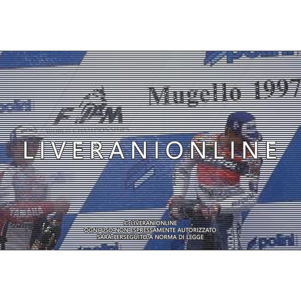 MICHAEL \'MICK\' DOOHAN, PILOTA MOTOCICLISTICA AUSTRALIANO - RETROSPETTIVA NELLA FOTO NEL 1997 AL MUGELLO SUL PODIO CON LUCA CADALORA ©Controluce Monza/ ARCHIVIO AGENZIA ALDO LIVERANI SAS
