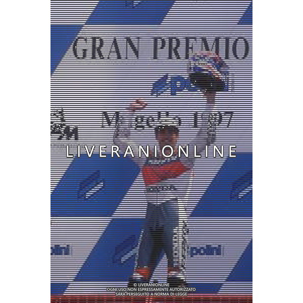 MICHAEL \'MICK\' DOOHAN, PILOTA MOTOCICLISTICA AUSTRALIANO - RETROSPETTIVA NELLA FOTO NEL 1997 AL MUGELLO SUL PODIO ©Controluce Monza/ ARCHIVIO AGENZIA ALDO LIVERANI SAS