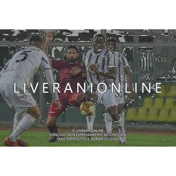 Livorno vs Juventus U23 - Campionato di Calcio Serie C - Lega Pro 2020/2021, 04 novembre 2020 Livorno, Italia Nella foto: Antonio Porcino (Livorno) e Dauda Peeters (Juventus U23) @LM/Fabio Fagiolini AG ALDO LIVERANI SAS