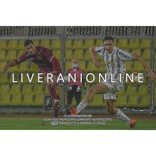 Livorno vs Juventus U23 - Campionato di Calcio Serie C - Lega Pro 2020/2021, 04 novembre 2020 Livorno, Italia Nella foto: Mendes Murilo (Livorno) calcia a rete contrastato da Luca Coccolo (Juventus U23) @LM/Fabio Fagiolini AG ALDO LIVERANI SAS