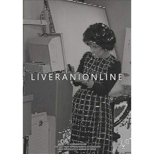 RETROSPETTIVA GINA LOLLOBRIGIDA ATTRICE NELLA FOTO GINA LOLLOBRIGIDA A MILANO NELL\'ANNO 1972 PER LA STESURA DEL SUO LIBRO AG ALDO LIVERANI SAS
