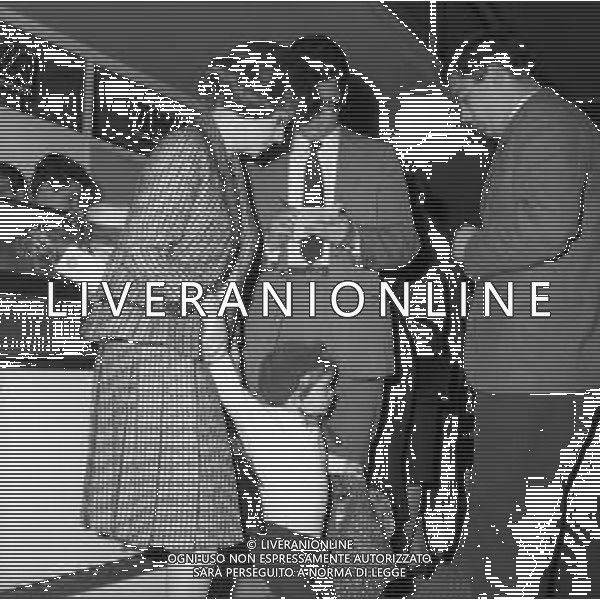 GINA LOLLOBRIGIDA ATTRICE ITALIANA - RETROSPETTIVA NELLA FOTO ALL\'AEROPORTO DI ROMA IN PARTENZA PER L\'AMERICA 20 APRILE 1960 CON IL FIGLIO ANDREA MILKO SKOFIC JR ©ARCHIVIO GIOVANNI LIVERANI / AG. ALDO LIVERANI SAS