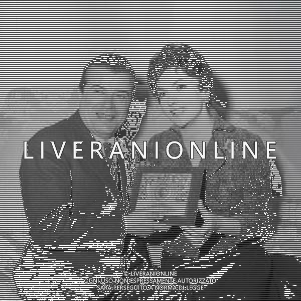 RETROSPETTIVA GINA LOLLOBRIGIDA ATTRICE NELLA FOTO GINA LOLLOBRIGIDA nella sua casa di roma con il Maestro Cinico Angelini 12 febbraio 1956 AG ALDO LIVERANI SAS