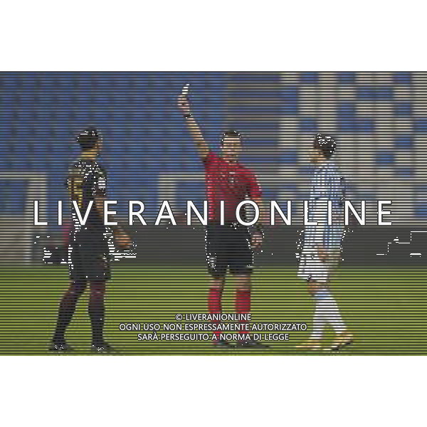 Spal - Salernitana Serie BKT 06/11/2020 nella foto: arbitro pezzuto ivan ammonisce Tiago Casasola(salernitana) e Ranieri Lucaspal ferrara) ©Claudio Zamagni/Agenzia Aldo Liverani during Italian Serie BKT soccer match between Spal and Salernitana at Paolo Mazza Stadium in Ferrara on November 6 2020 photo credit by Claudio Zamagni/Aldo Liverani Photo Agency / AGENZIA ALDO LIVERANI SAS