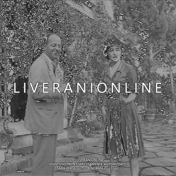 GINA LOLLOBRIGIDA ATTRICE ITALIANA - RETROSPETTIVA NELLA FOTO A ROMA CON UN GIORNALISTA TEDESCO ©ARCHIVIO GIOVANNI LIVERANI / AG. ALDO LIVERANI SAS