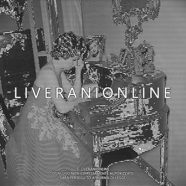 GINA LOLLOBRIGIDA ATTRICE ITALIANA - RETROSPETTIVA NELLA FOTO A ROMA NELLA SUA CASA - ANNI \'50 ©ARCHIVIO GIOVANNI LIVERANI / AG. ALDO LIVERANI SAS