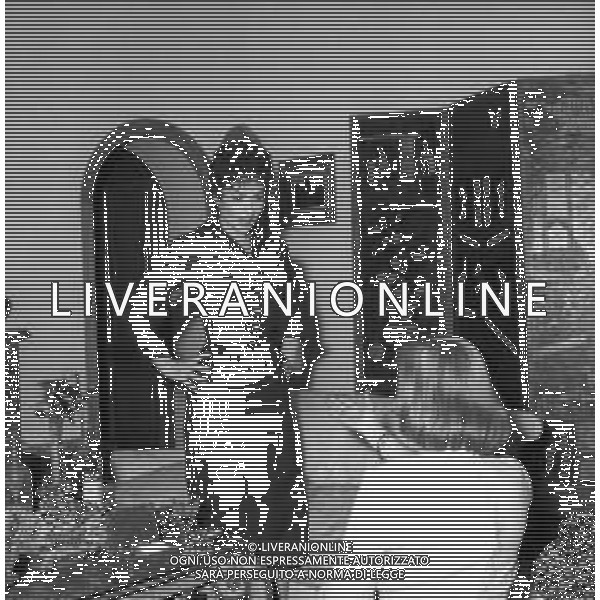 GINA LOLLOBRIGIDA ATTRICE ITALIANA - RETROSPETTIVA NELLA FOTO A ROMA NELLA SUA CASA - ANNI \'50 ©ARCHIVIO GIOVANNI LIVERANI / AG. ALDO LIVERANI SAS