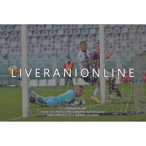 Torino 08.11.2020 Stadio Olimpico Grande Torino ©Alessandro Falzone/Agenzia Aldo Liverani Torino vs Crotone Serie A Tim 2020-2021 Nella foto : PALO DI SIMONE GOJAK DEVIATO DA ALEX CORDAZ ©Falzone / Agenzia Aldo Liverani Sas