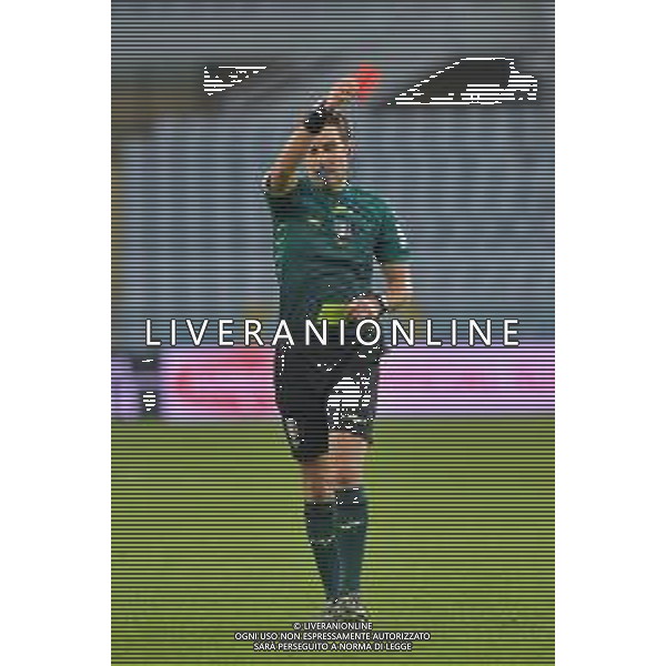 Torino 08.11.2020 Stadio Olimpico Grande Torino ©Alessandro Falzone/Agenzia Aldo Liverani Torino vs Crotone Serie A Tim 2020-2021 Nella foto : Arbitro FRANCESCO FOURNEAU CON CARTELLINO GIALLO E CARTELLINO ROSSO PER L\'ESPULSIONE DI LUPERTO PER DOPPIA AMMONIZIONE ©Falzone / Agenzia Aldo Liverani Sas