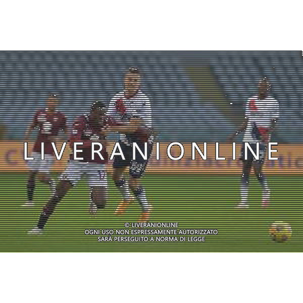 Torino 08.11.2020 Stadio Olimpico Grande Torino ©Alessandro Falzone/Agenzia Aldo Liverani Torino vs Crotone Serie A Tim 2020-2021 Nella foto : WILFRID SINGO-ARKADIUSZ RECA ©Falzone / Agenzia Aldo Liverani Sas