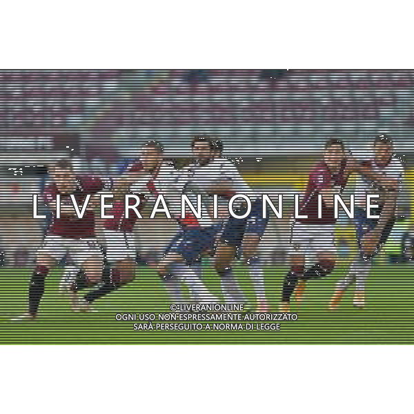 Torino 08.11.2020 Stadio Olimpico Grande Torino ©Alessandro Falzone/Agenzia Aldo Liverani Torino vs Crotone Serie A Tim 2020-2021 Nella foto : AZIONE IN AREA - andrea belotti ©FALZONE / AGENZIA ALDO LIVERANI SAS