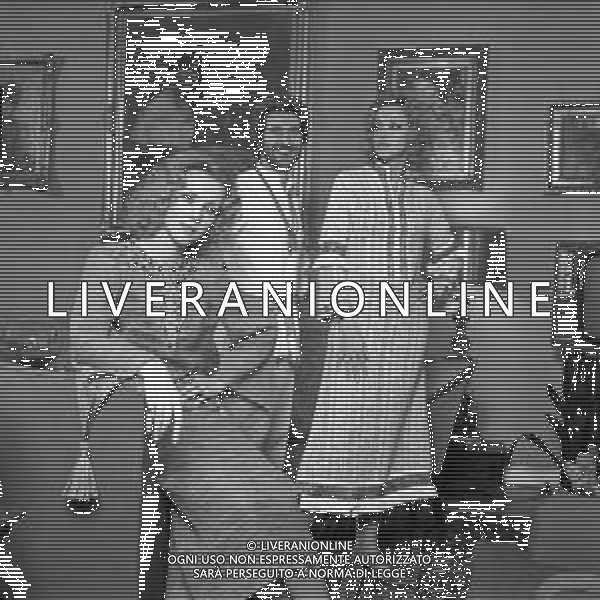 Le sorelle GEMELLE ALICE ed ELLEN KESSLER - RETROSPETTIVA Nella Foto a Milano nel febbraio del 1971 con Sandro Massimini ©Archivio Giovanni Liverani / AGENZIA ALDO LIVERANI SAS