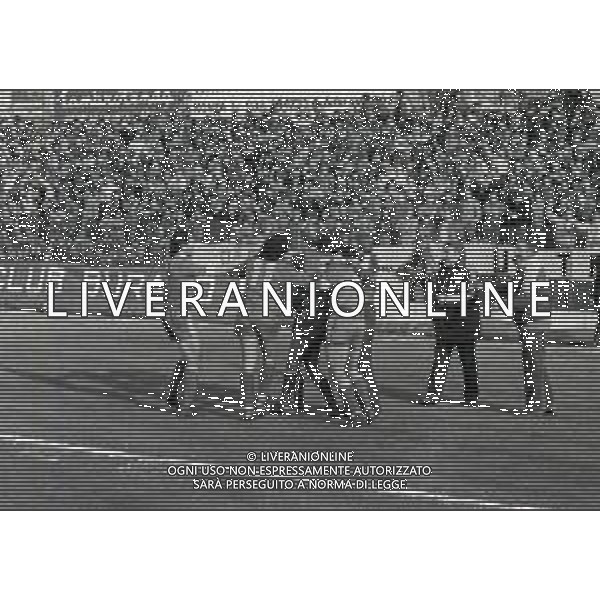 12-02-1984 MONZA CAMPIONATO DI CALCIO SERIE B MONZA CESENA 1-0 NELLA FOTO ABBRACCI GIOCATORI MONZA DOPO IL GOAL AG ALDO LIVERANI SAS