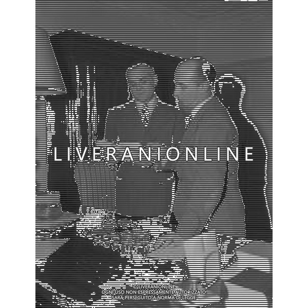 ALBERTO MORAVIA SCRITTORE ITALIANO - RETROSPETTIVA NELLA FOTO NEL 1950 CON ALBERTO CAROCCI ©Archivio Giovanni Liverani / AG. ALDO LIVERANI SAS