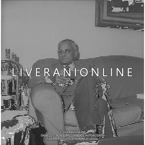 ALBERTO MORAVIA SCRITTORE ITALIANO - RETROSPETTIVA NELLA FOTO A ROMA NEL 1955 NELLA SUA CASA ©Archivio Giovanni Liverani / AG. ALDO LIVERANI SAS