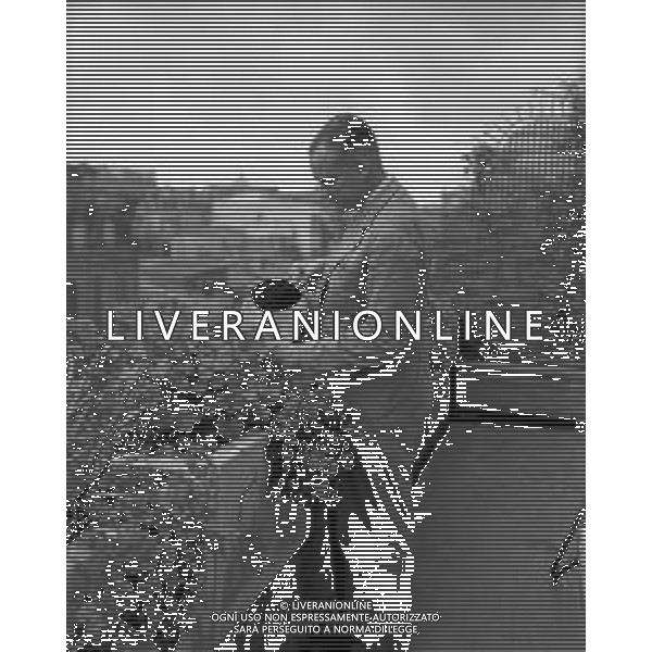 ALBERTO MORAVIA SCRITTORE ITALIANO - RETROSPETTIVA NELLA FOTO A ROMA NEL 1960 SUL TERRAZZO DEL SUO STUDIO ©Archivio Giovanni Liverani / AG. ALDO LIVERANI SAS