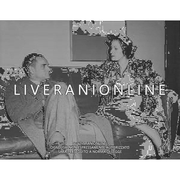 ALBERTO MORAVIA SCRITTORE ITALIANO - RETROSPETTIVA NELLA FOTO A ROMA ANNI \'50 con Mimi\' Guidi Cozzi ©Archivio Giovanni Liverani / AG. ALDO LIVERANI SAS
