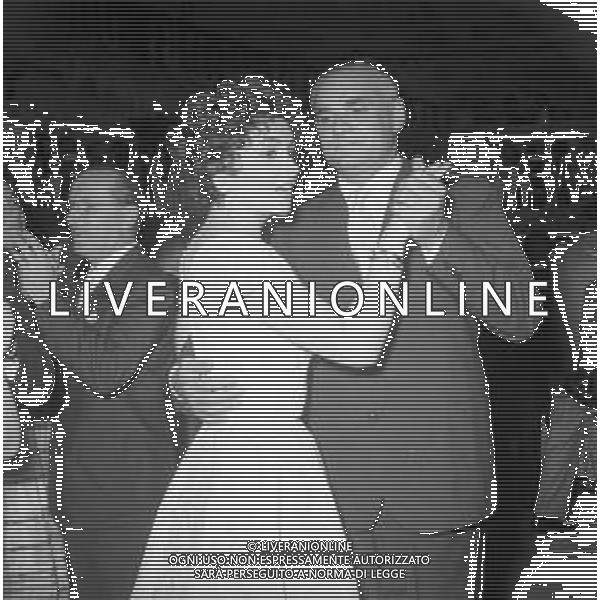 ALBERTO MORAVIA SCRITTORE ITALIANO - RETROSPETTIVA NELLA FOTO CON GINA LOLLOBRIGIDA ©Archivio Giovanni Liverani / AG. ALDO LIVERANI SAS
