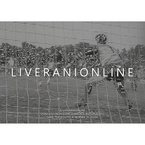 02-06-1985 MONZA CAMPIONATO DI CALCIO SERIE B MONZA-CESENA 1-0 NELLA FOTO RIGORE TIRATO DA MICHELANGELO RAMPULLA E SBAGLIATO AG ALDO LIVERANI SAS