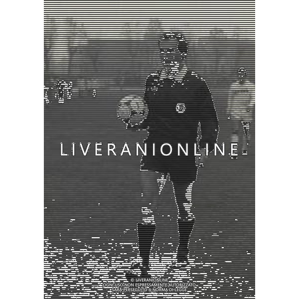 16-12-1984 MONZA CAMPIONATO DI CALCIO SERIE B MONZA -BOLOGNA 1-1 NELLA FOTO ARBITRO PIERLUIGI LAMORGESE AG ALDO LIVERANI SAS