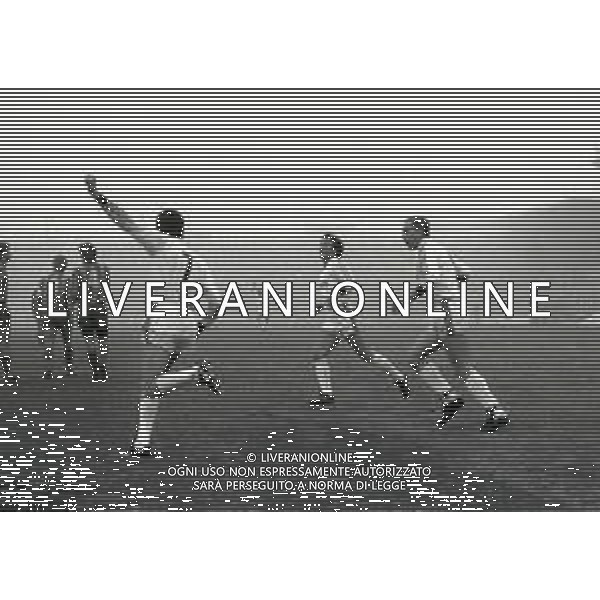 05-01-1986 CREMONA CAMPIONATO DI CALCIO SERIE B CREMONESE CESENA 3-2 NELLA FOTO DOPO GOAL MASSIMO AGOSTINI AG ALDO LIVERANI SAS
