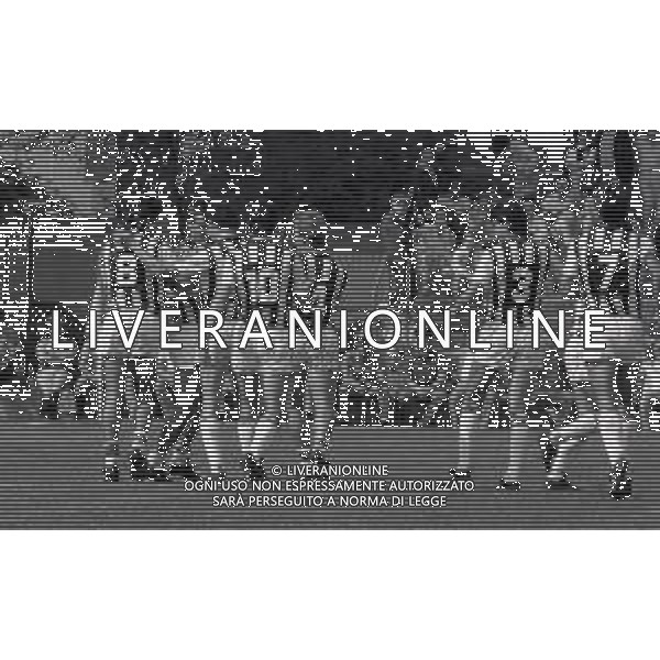08-06-1986 MONZA CAMPIONATO DI CALCIO SERIE B MONZA ASCOLI 2-2 NELLA FOTO ABBRACCI GIOCATORI ASCOLI DOPO IL GOAL AG ALDO LIVERANI SAS