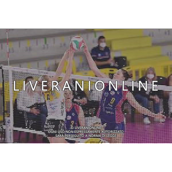 Savino Del Bene Scandicci vs Banca Valsabbina Millennium Brescia - Volleyball Italian Serie A1 Women match 2020/2021, 15 November 2020 scandicci, Italy Photo showing: Marina Lubian (Savino Del Bene Scandicci) and Jasper Marrit (Banca Valsabbina Millennium Brescia) @LM/Lisa Guglielmi/ AGENZIA ALDO LIVERANI SAS