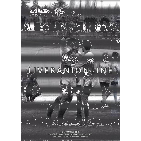 13-01-1985 VARESE CAMPIONATO DI CALCIO SERIE B VARESE PARMA 2-0 NELLA FOTO ABBRACCI GIOCATORI VARESE CALCIO DOPO IL GOAL AG ALDO LIVERANI SAS