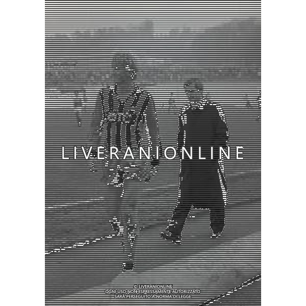 25-11-1984 VARESE CAMPIONATO DI CALCIO SERIE B VARESE PISA 1-1 NELLA FOTO WIM KIEFT E LUIGI SIMONI AG ALDO LIVERANI SAS