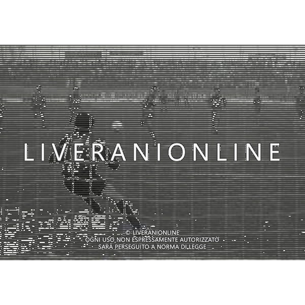 22-01-1989 CREMONA CAMPIONATO DI CALCIO SERIE B CREMONESE-LICATA 4-2 NELLA FOTO RIGORE EDI BIVI AG ALDO LIVERANI SAS