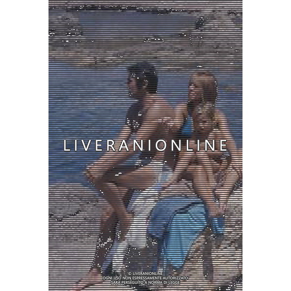WALTER CHIARI, attore italiano - RETROSPETTIVA Nella foto al mare con il figlio Simone Annicchiarico e la moglie Alida Chelli negli anni \'70 ©Archivio Giovanni Liverani/AG. ALDO LIVERANI SAS