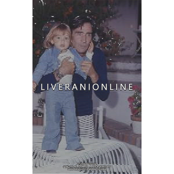 WALTER CHIARI, attore italiano - RETROSPETTIVA Nella foto con il figlio Simone Annicchiarico negli anni \'70 ©Archivio Giovanni Liverani/AG. ALDO LIVERANI SAS