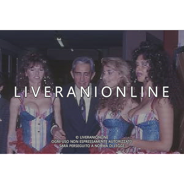 WALTER CHIARI, attore italiano - RETROSPETTIVA Nella foto nel 1987 con le ragazze Fast Food di \'Drive In\' ©Archivio Giovanni Liverani/AG. ALDO LIVERANI SAS