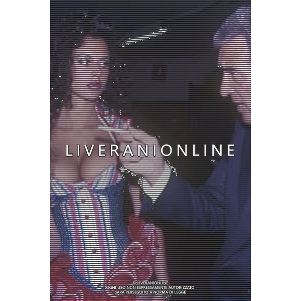 WALTER CHIARI, attore italiano - RETROSPETTIVA Nella foto nel 1987 con le ragazze Fast Food di \'Drive In\' ©Archivio Giovanni Liverani/AG. ALDO LIVERANI SAS