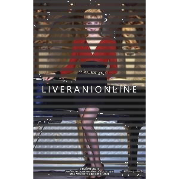LORELLA CUCCARINI, ballerina e conduttrice italiana. Nella foto durante le prove al 43mo Festival di Sanremo Febbraio 1993 ©Archivio/AGENZIA ALDO LIVERANI SAS
