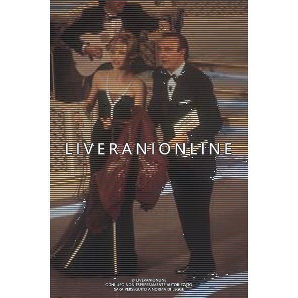 LORELLA CUCCARINI, ballerina e conduttrice italiana. Nella foto al 43mo Festival di Sanremo Febbraio 1993 con Pippo Baudo ©Archivio/AGENZIA ALDO LIVERANI SAS