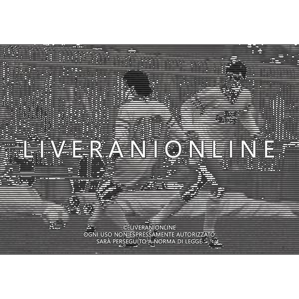13-11-1988 CREMONA CAMPIONATO DI CALCIO SERIE B CREMONESE BARI 0-0 NELLA FOTO PIETRO MAIELLARO E ANGELO CARBONE AG ALDO LIVERANI SAS