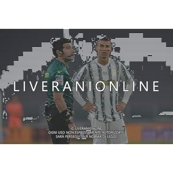 ©Falzone/Agenzia Aldo Liverani Torino 21.11.2020 Stadio Allianz Stadium Juventus vs Cagliari Stagione Sportiva Serie A Tim 2020-2021 Nella foto : ARBITRO MARESCA E CRISTIANO RONALDO ©Falzone / AGENZIA ALDO LIVERANI SAS