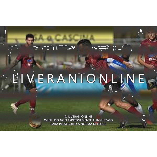 Pontedera vs Pro Patria - Campionato di Calcio Serie C - Lega Pro 2020/2021, 22 novembre 2020 Pontedera (PI), Italia Nella foto: Andrea Caponi (Pontedera) supera Emmanuel Latte Lath (Pro Patria) @LM/Fabio Fagiolini AG ALDO LIVERANI SAS