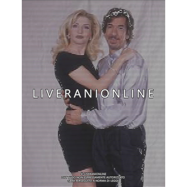 LORELLA CUCCARINI, ballerina e conduttrice italiana. Nella foto PRESENTAZIONE DI PAPERISSIMA 1999 CON MARCO COLUMBRO ©ARCHIVIO/AGENZIA ALDO LIVERANI SAS