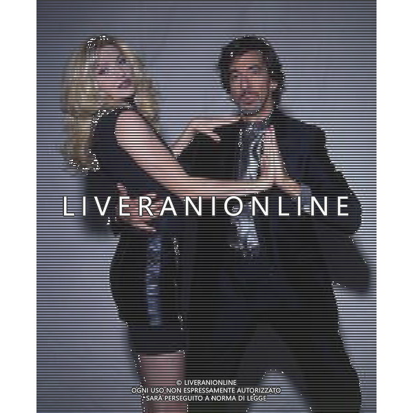 LORELLA CUCCARINI, ballerina e conduttrice italiana. Nella foto PRESENTAZIONE DI PAPERISSIMA 1999 CON MARCO COLUMBRO ©ARCHIVIO/AGENZIA ALDO LIVERANI SAS